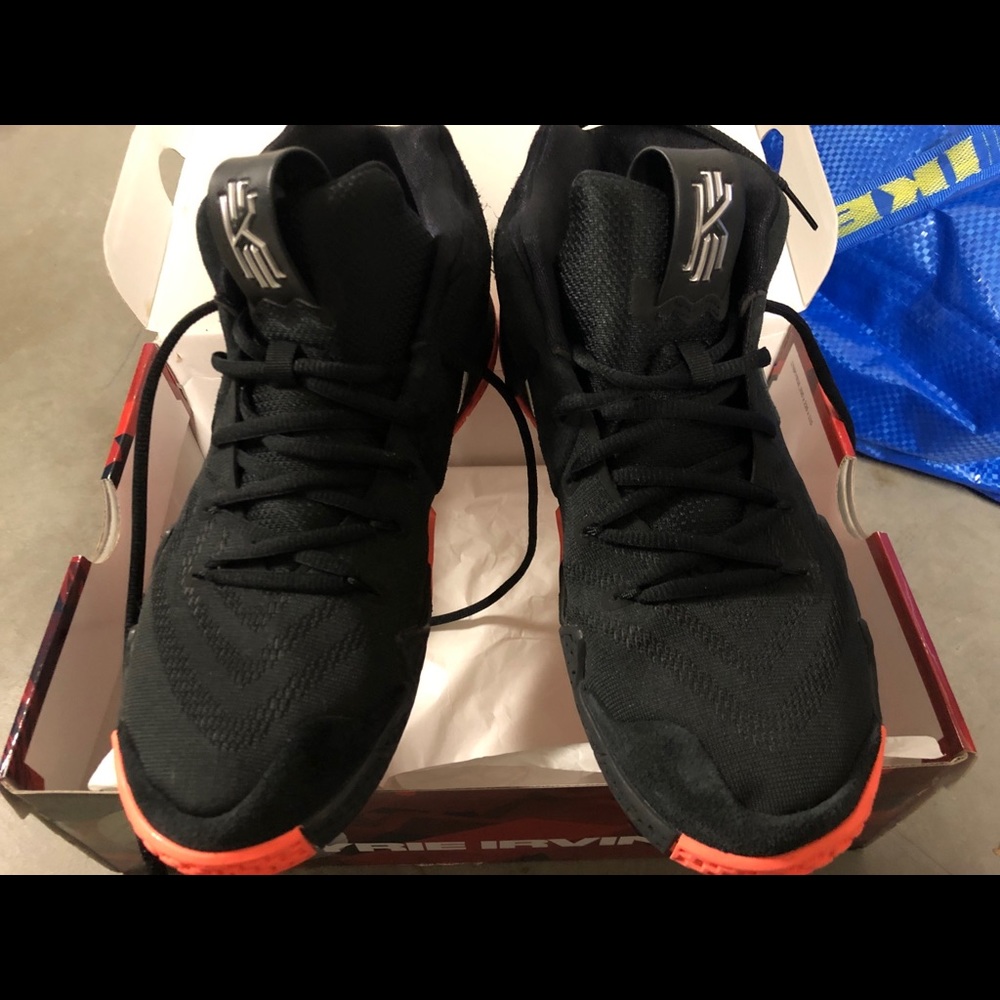 Nike Kyrie 4 Black Metallic Silver